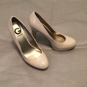 Guess- size 9 nude leather pumps